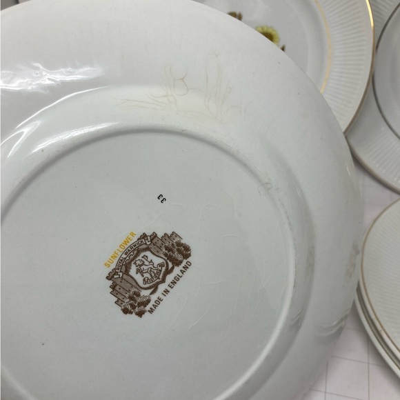 Five Royal Warwick Sunflower 10” dinner plates England sunflower print on white - Picture 6 of 8